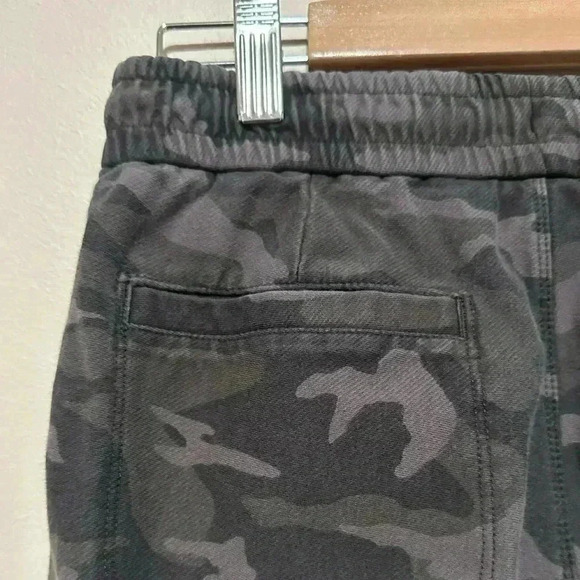 Athleta Farallon Jogger - Camo Print - Size 2 - Picture 3 of 11